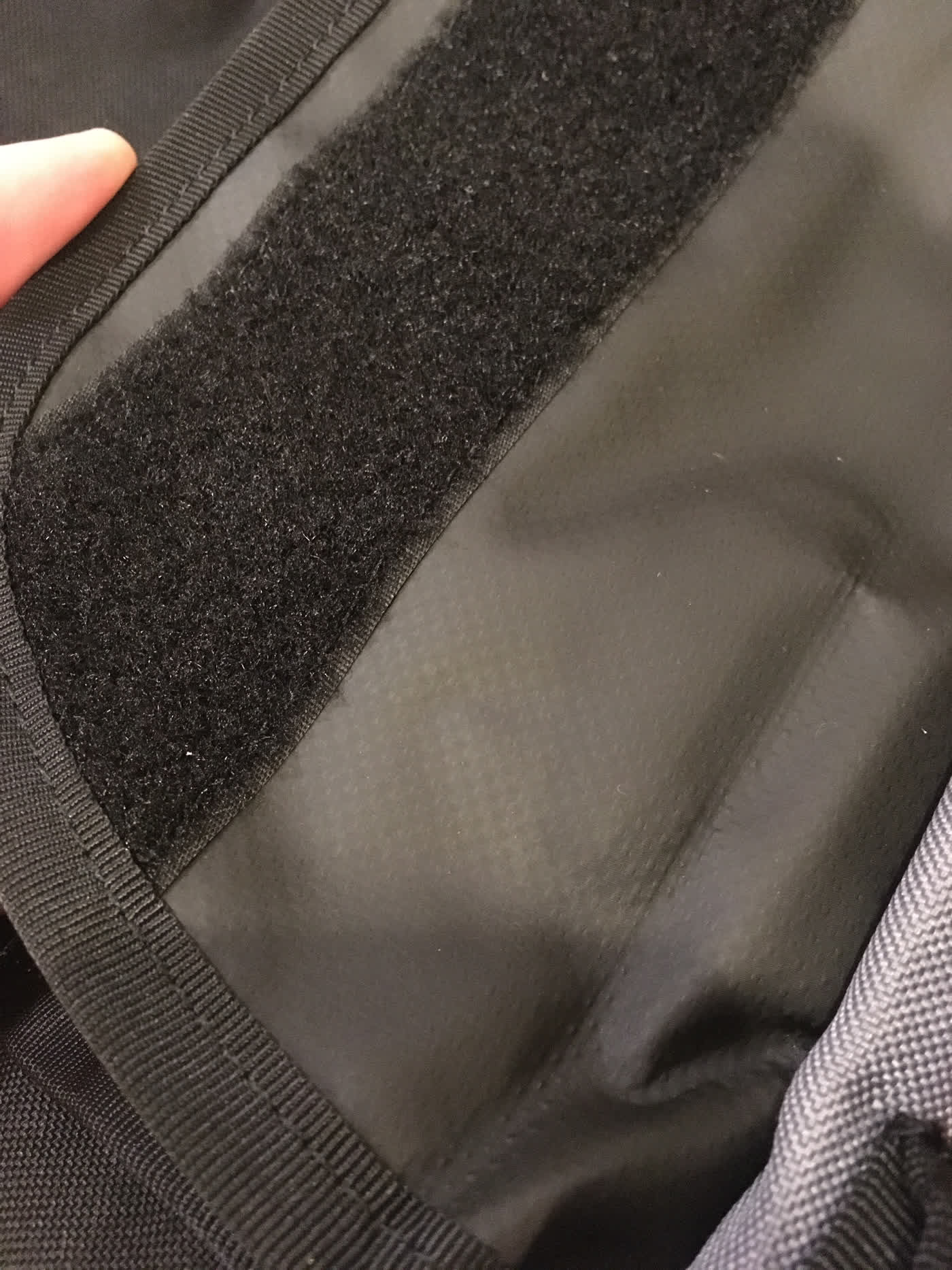 Waterproof (?) or at least, water resistant, lid for laptop compartment